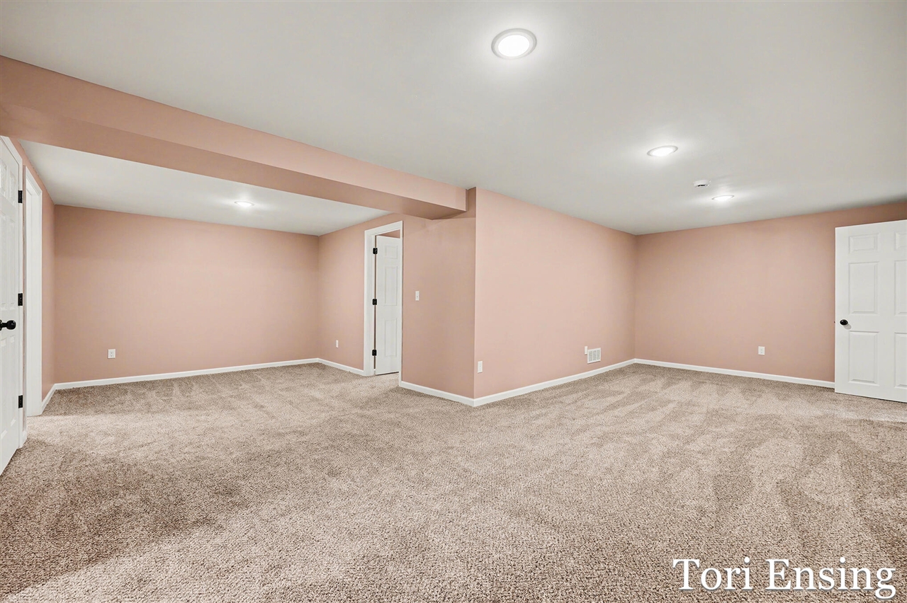 914 N Edgewood Street, Greenville, MI, 48838-1431