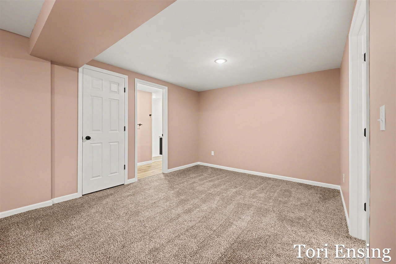 914 N Edgewood Street, Greenville, MI, 48838-1431