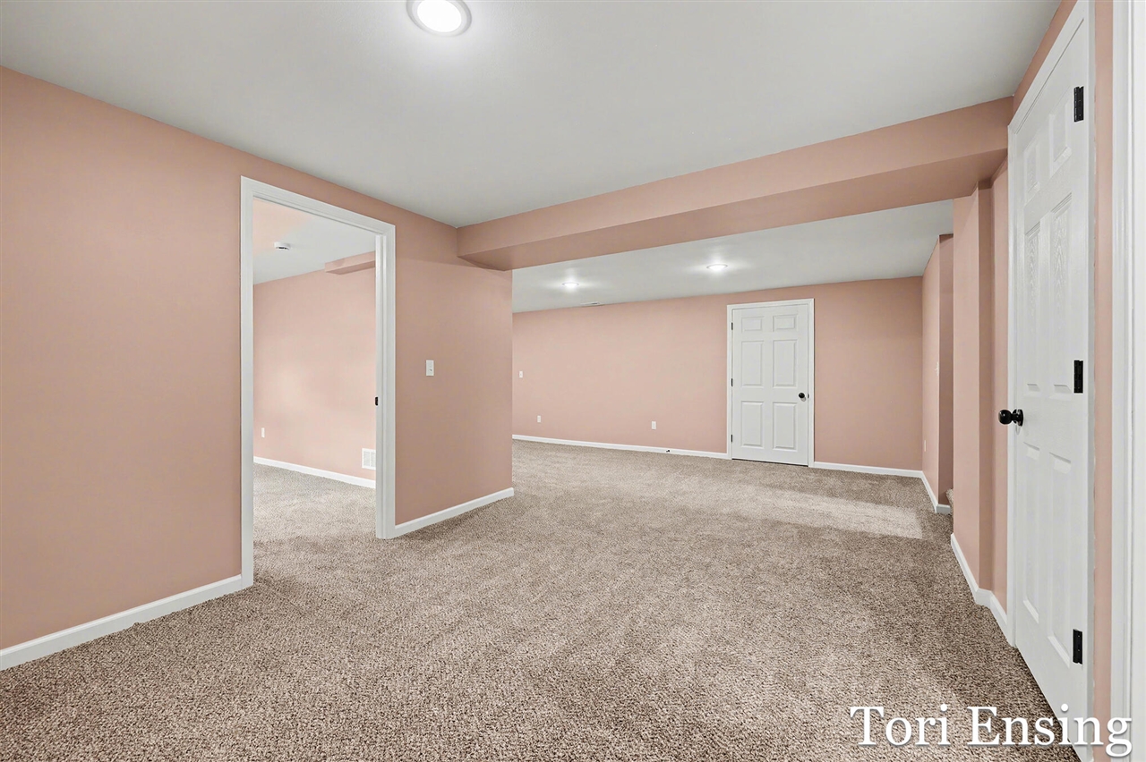 914 N Edgewood Street, Greenville, MI, 48838-1431