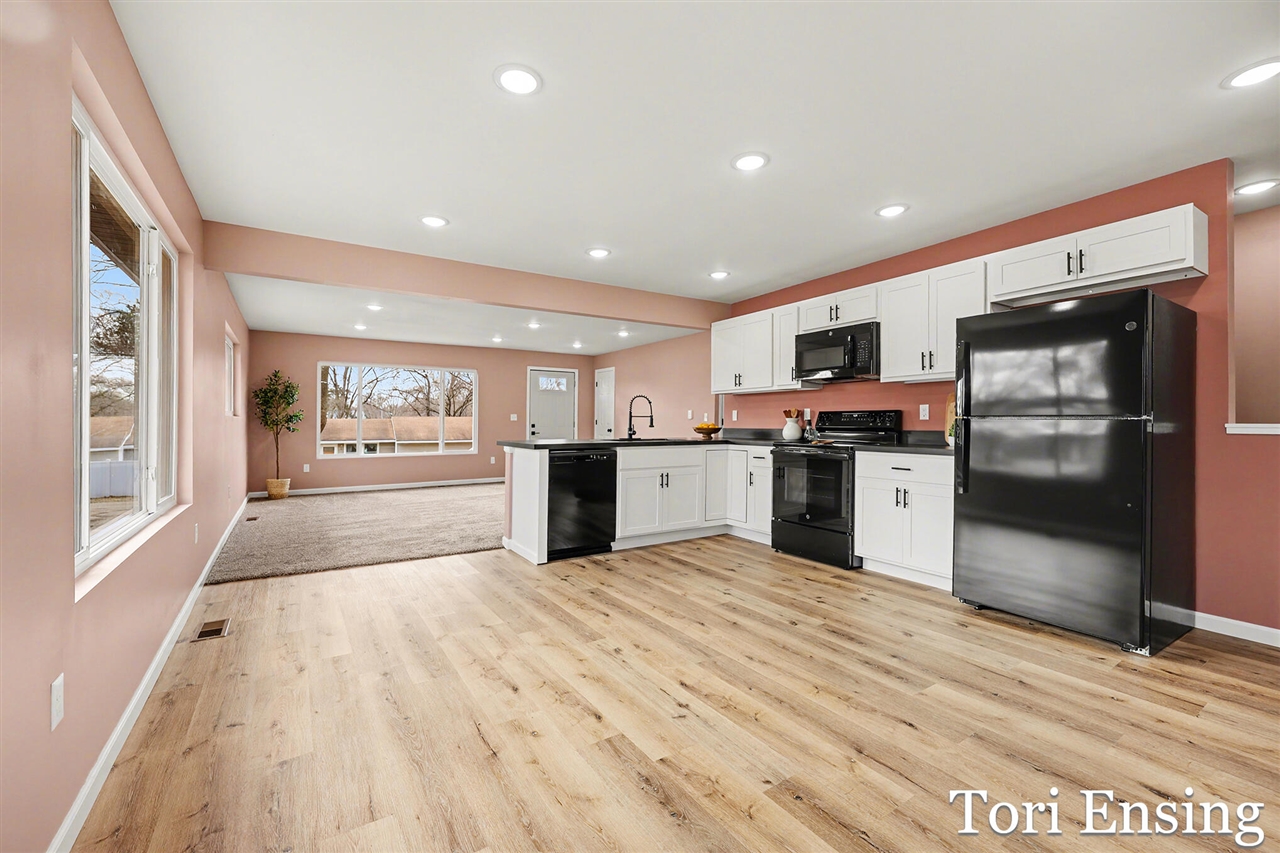 914 N Edgewood Street, Greenville, MI, 48838-1431