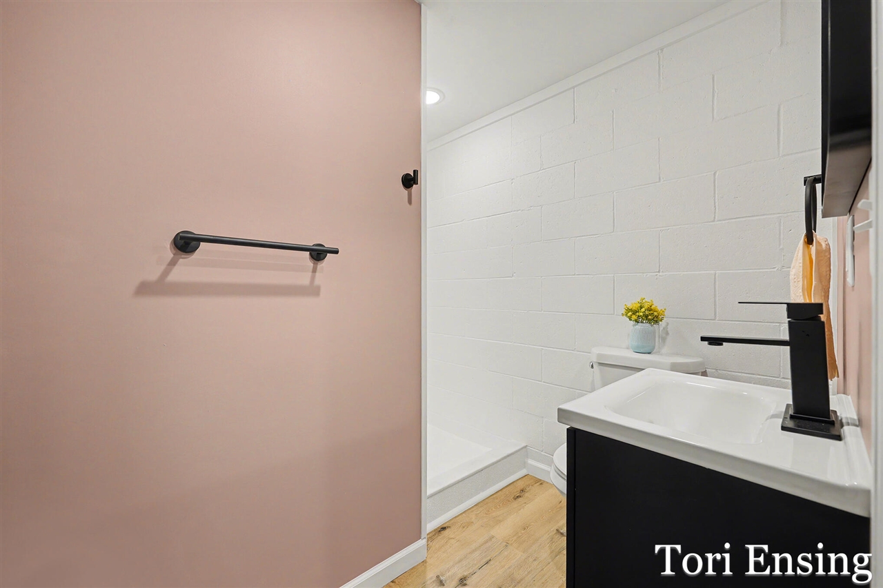 914 N Edgewood Street, Greenville, MI, 48838-1431