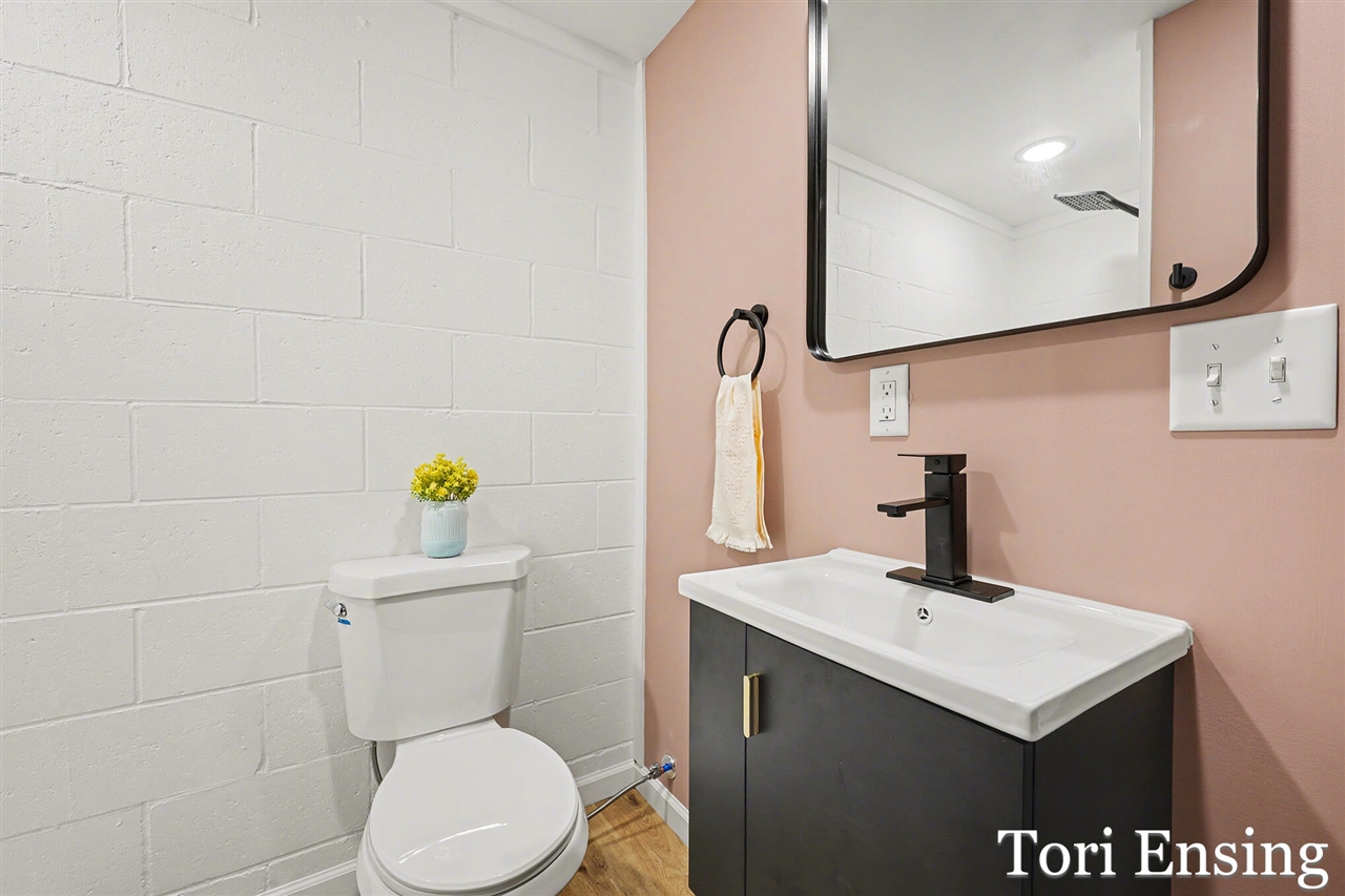 914 N Edgewood Street, Greenville, MI, 48838-1431