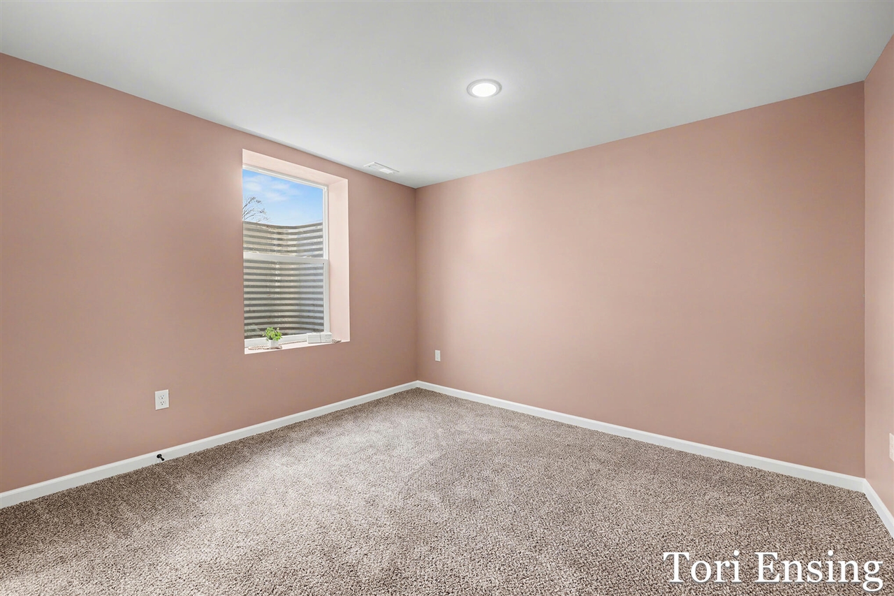 914 N Edgewood Street, Greenville, MI, 48838-1431