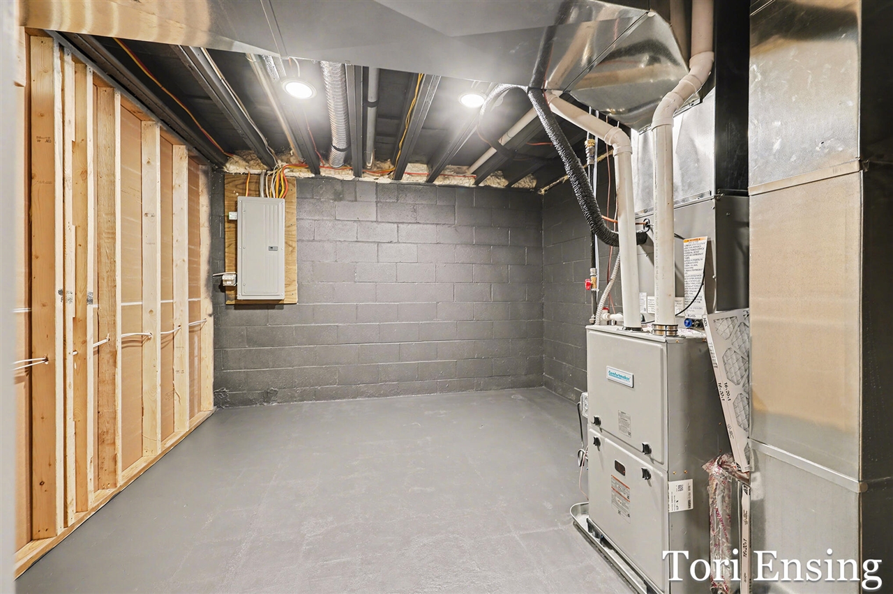 914 N Edgewood Street, Greenville, MI, 48838-1431