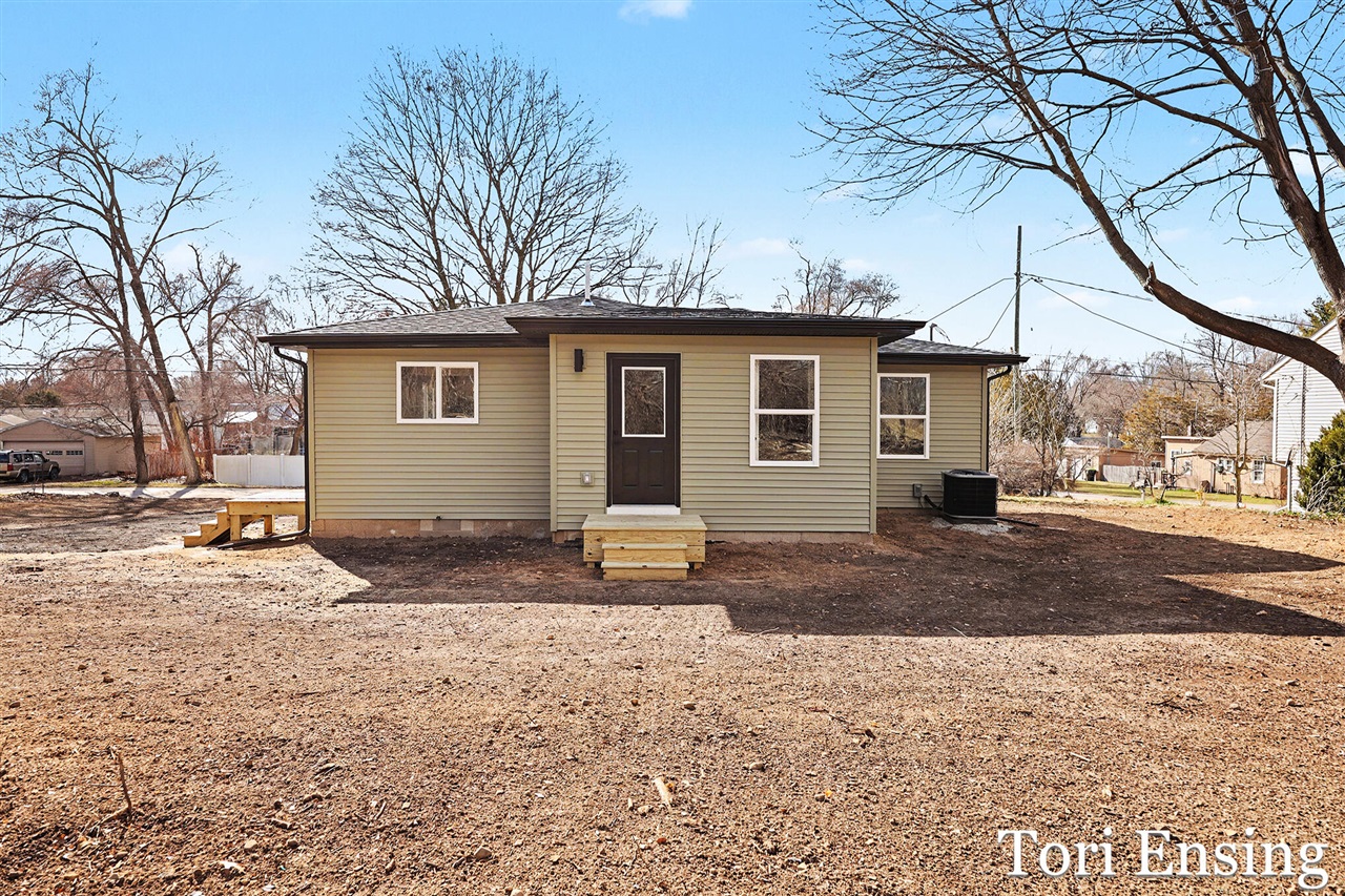 914 N Edgewood Street, Greenville, MI, 48838-1431