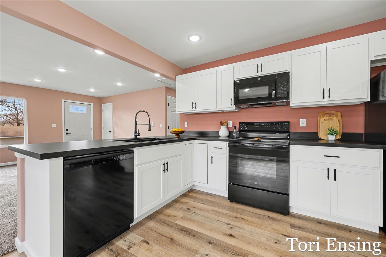 914 N Edgewood Street, Greenville, MI, 48838-1431