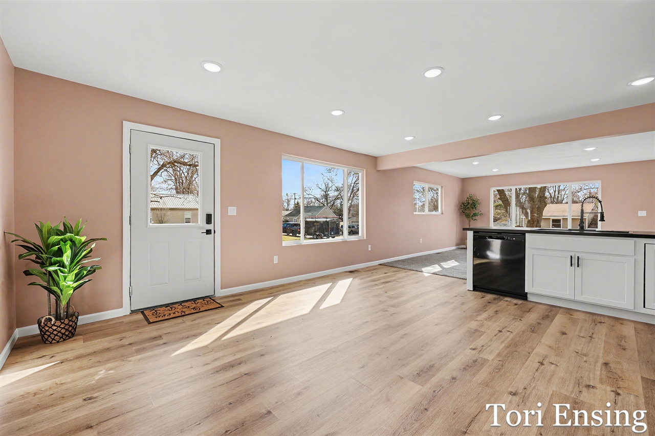 914 N Edgewood Street, Greenville, MI, 48838-1431