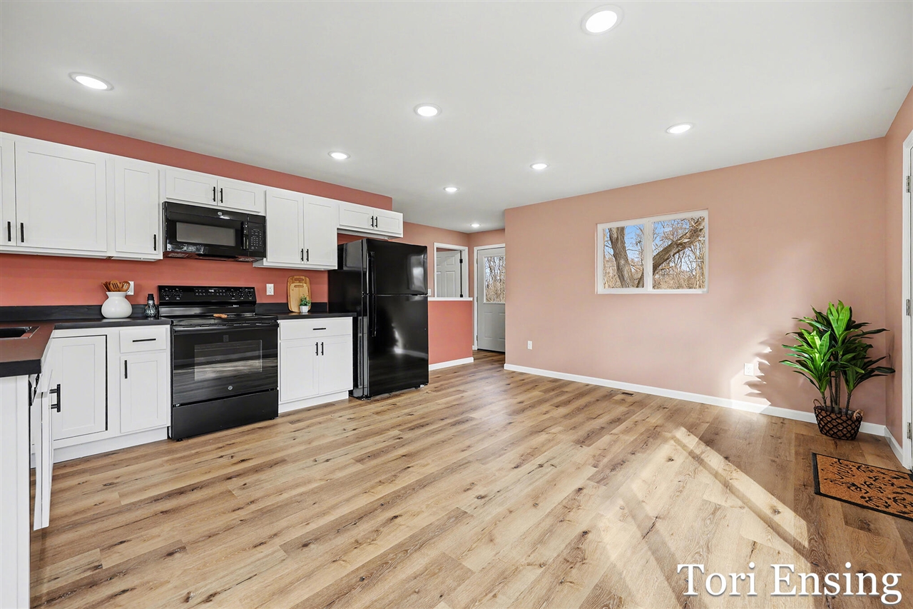 914 N Edgewood Street, Greenville, MI, 48838-1431