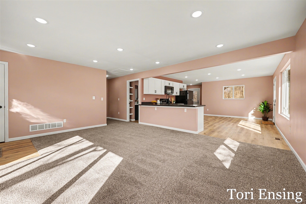 914 N Edgewood Street, Greenville, MI, 48838-1431