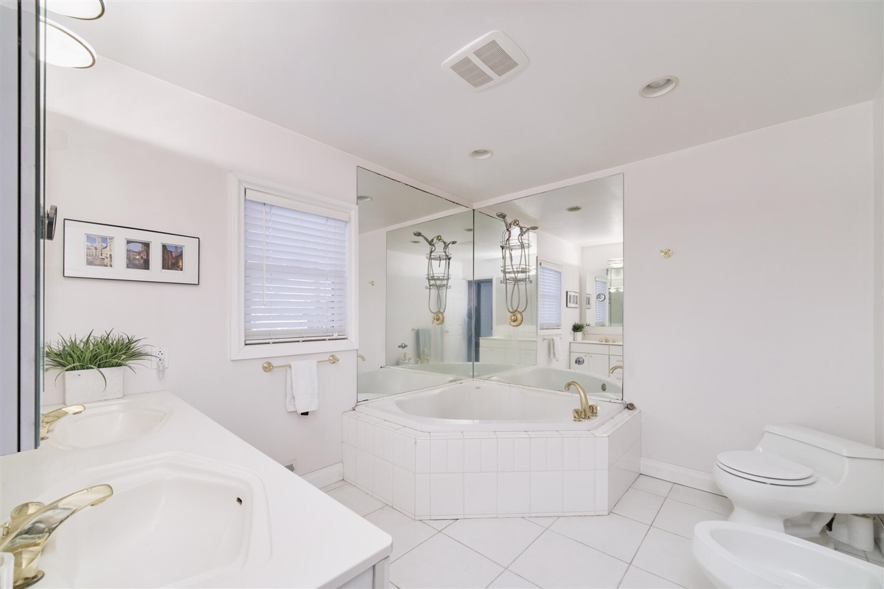 8579 Bayview Road, Onekama, MI, 49675-9309