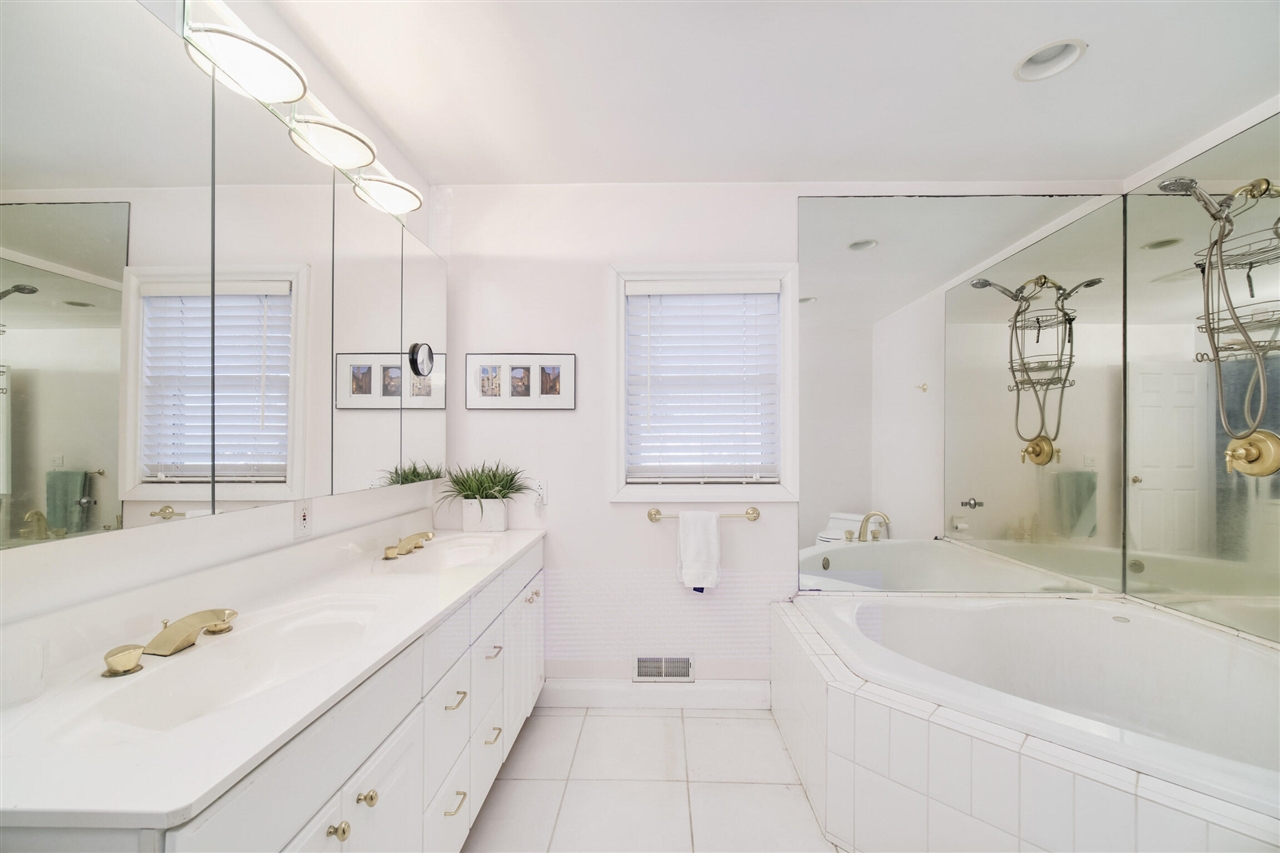 8579 Bayview Road, Onekama, MI, 49675-9309