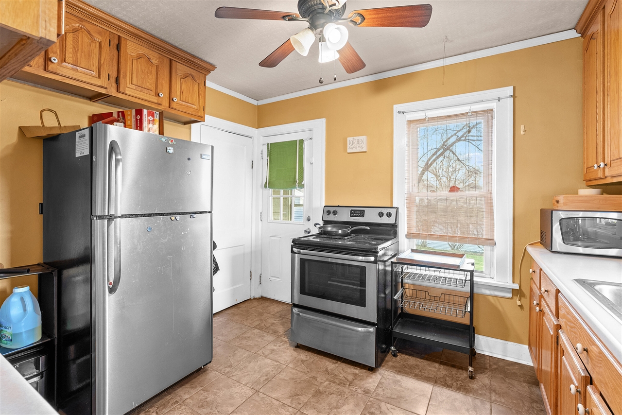 325 Whitcomb Street, Kalamazoo, MI, 49001-4288