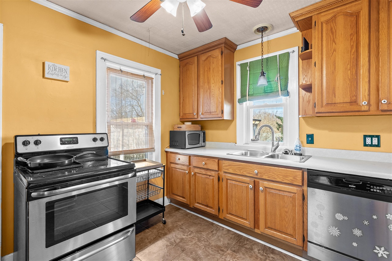 325 Whitcomb Street, Kalamazoo, MI, 49001-4288