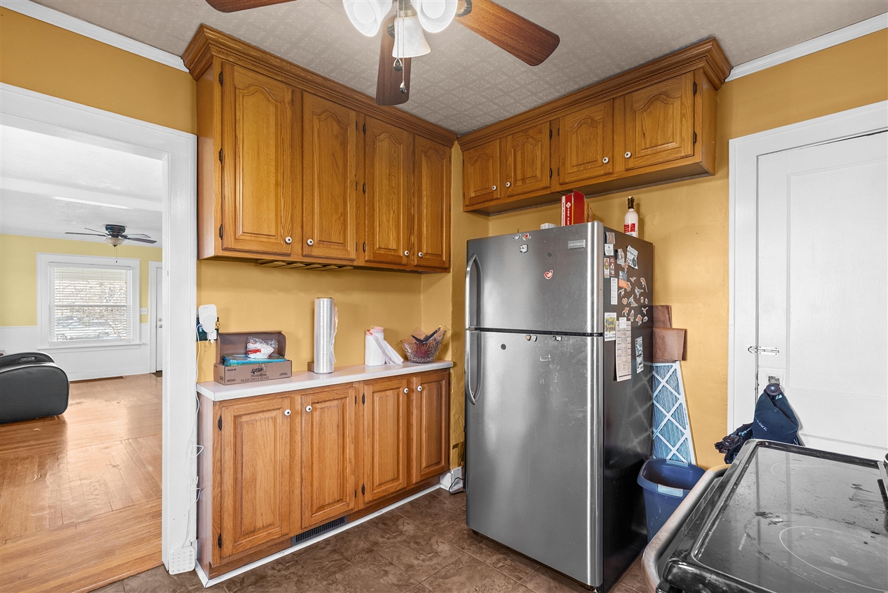 325 Whitcomb Street, Kalamazoo, MI, 49001-4288