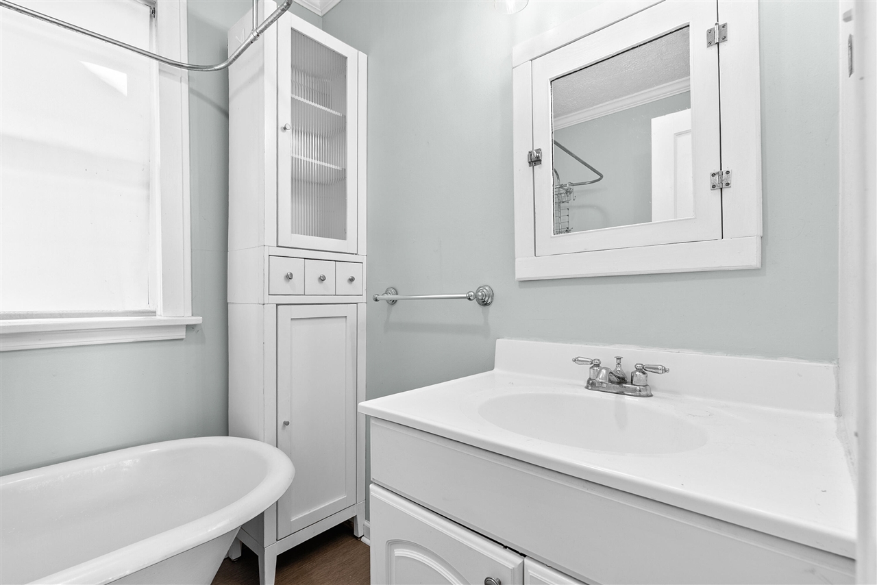 325 Whitcomb Street, Kalamazoo, MI, 49001-4288