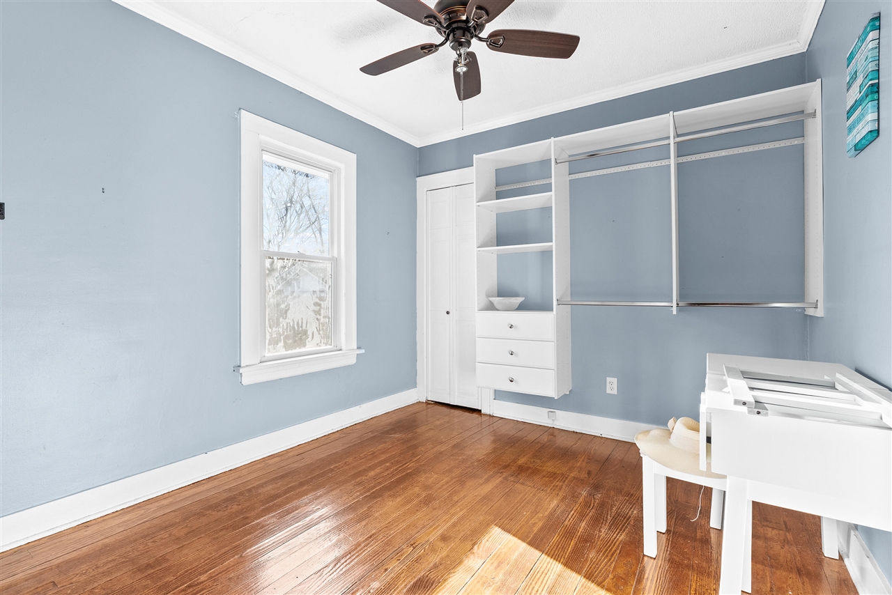 325 Whitcomb Street, Kalamazoo, MI, 49001-4288