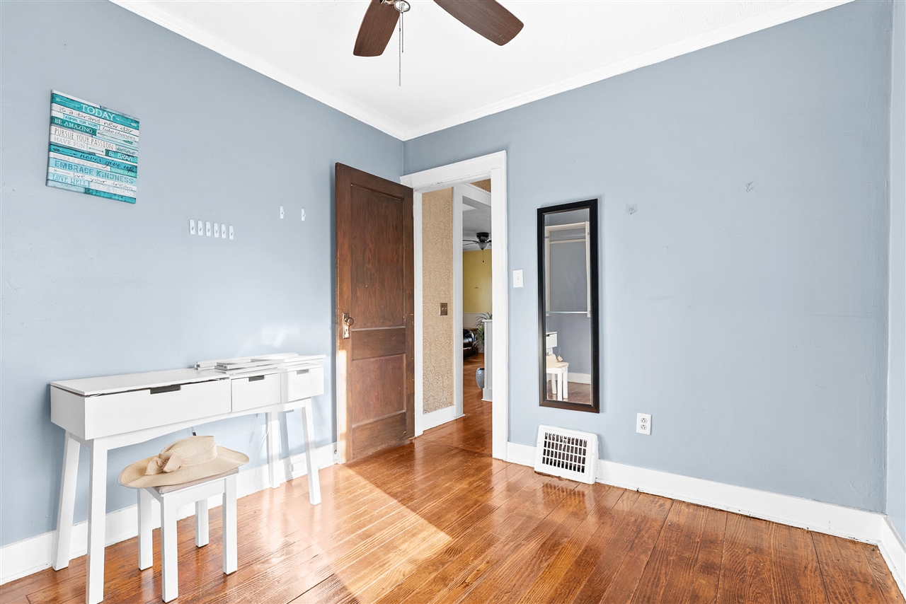 325 Whitcomb Street, Kalamazoo, MI, 49001-4288