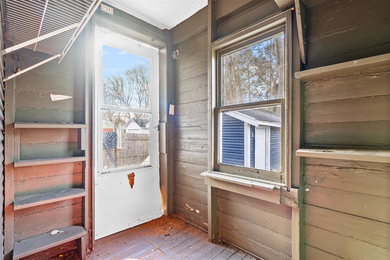 325 Whitcomb Street, Kalamazoo, MI, 49001-4288