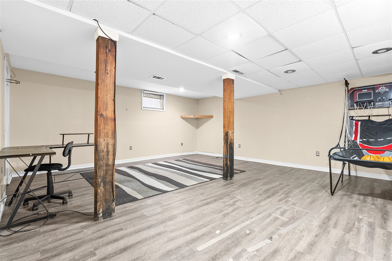 325 Whitcomb Street, Kalamazoo, MI, 49001-4288