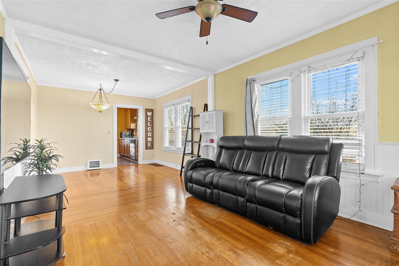 325 Whitcomb Street, Kalamazoo, MI, 49001-4288