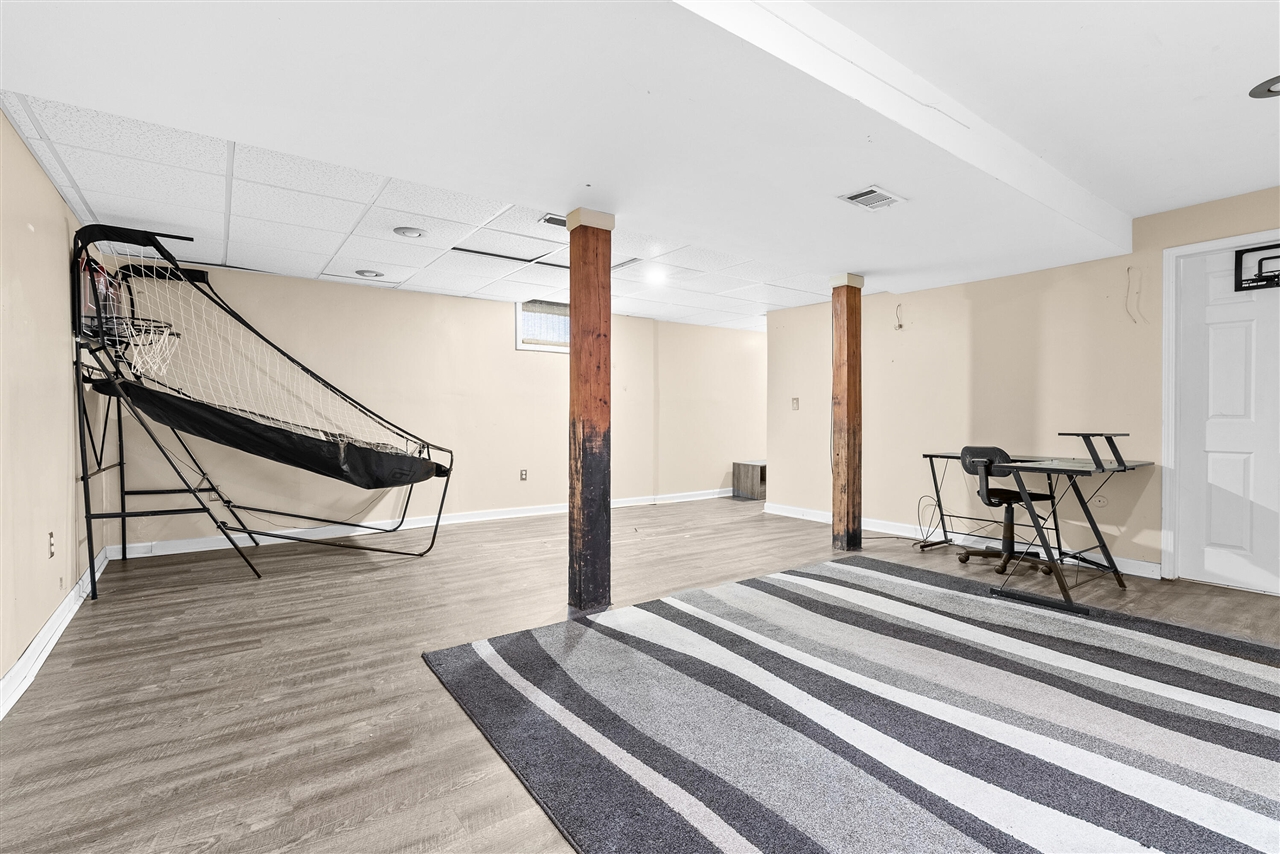 325 Whitcomb Street, Kalamazoo, MI, 49001-4288