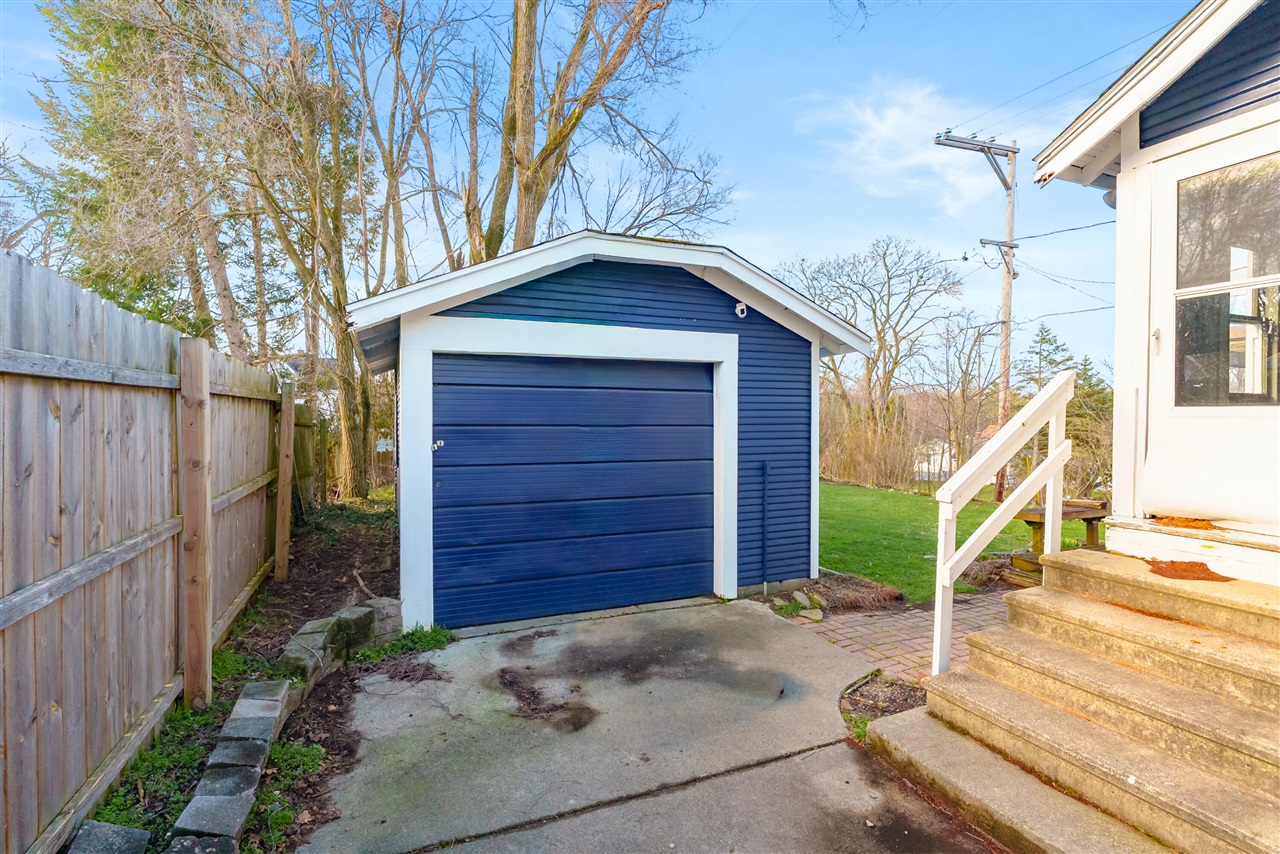 325 Whitcomb Street, Kalamazoo, MI, 49001-4288