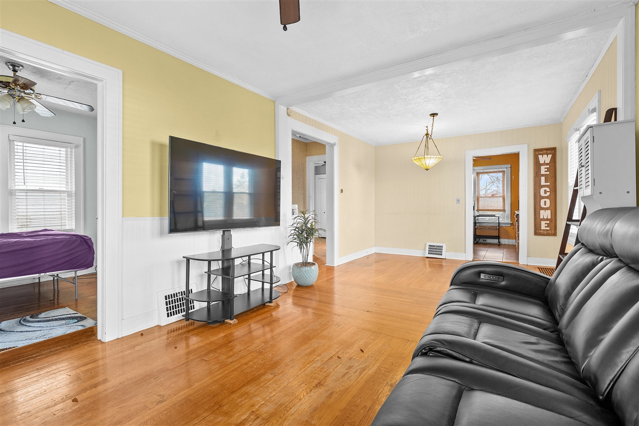 325 Whitcomb Street, Kalamazoo, MI, 49001-4288