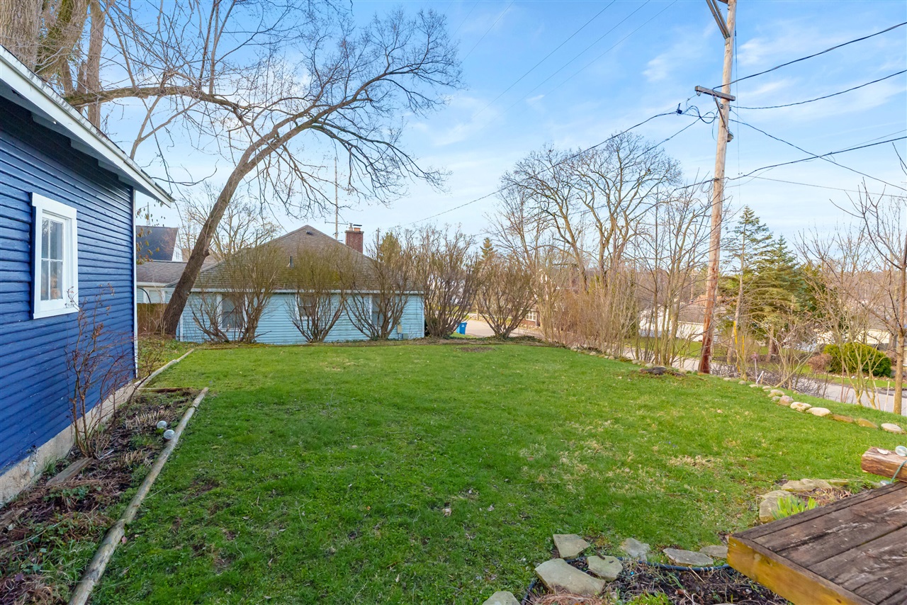 325 Whitcomb Street, Kalamazoo, MI, 49001-4288