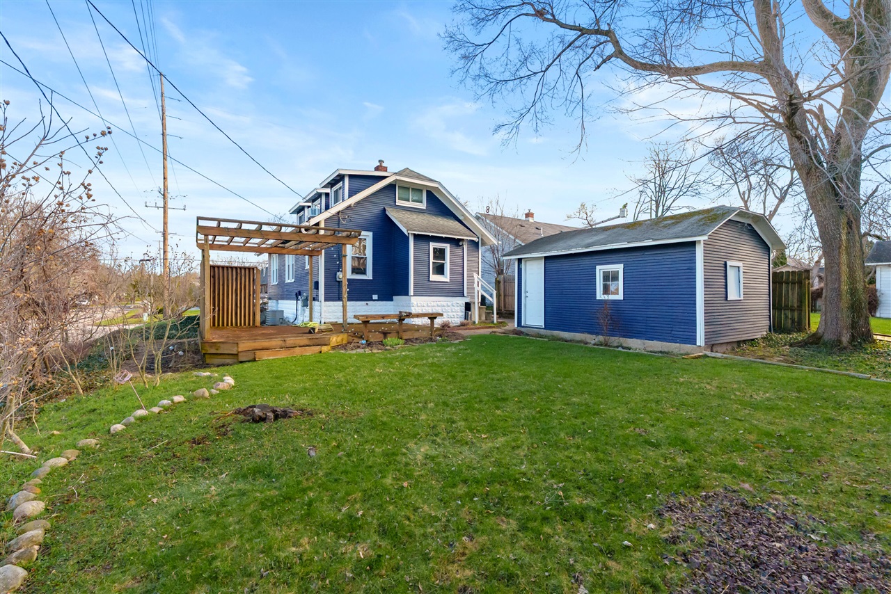 325 Whitcomb Street, Kalamazoo, MI, 49001-4288