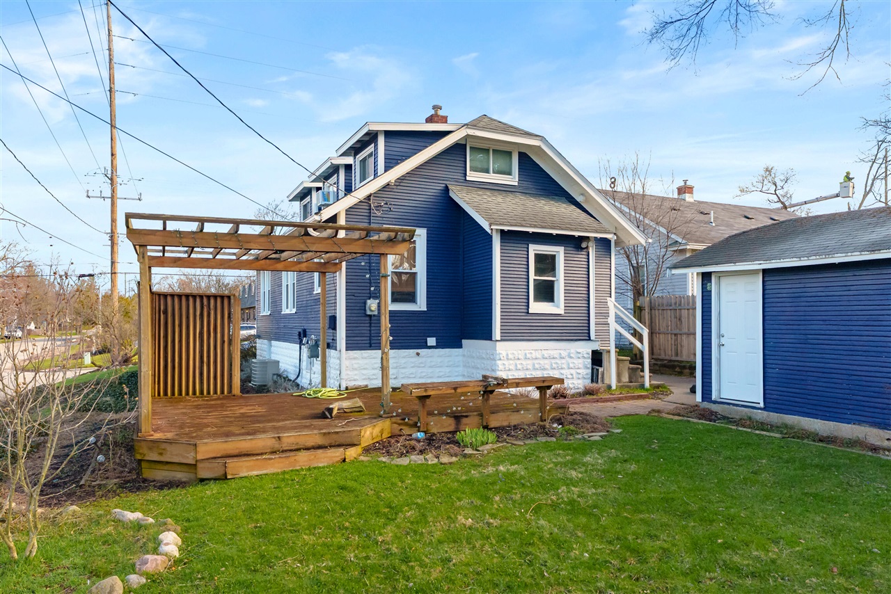 325 Whitcomb Street, Kalamazoo, MI, 49001-4288