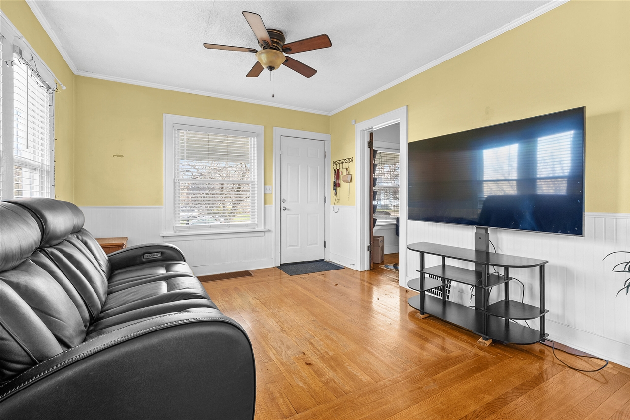 325 Whitcomb Street, Kalamazoo, MI, 49001-4288