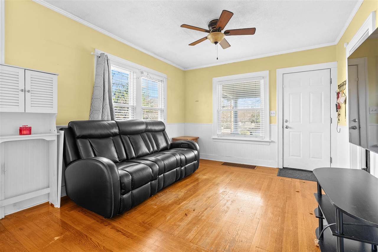 325 Whitcomb Street, Kalamazoo, MI, 49001-4288