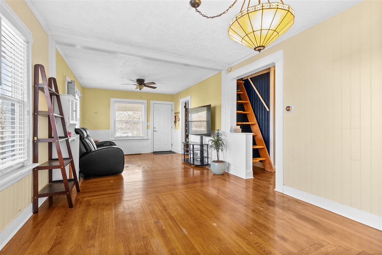 325 Whitcomb Street, Kalamazoo, MI, 49001-4288