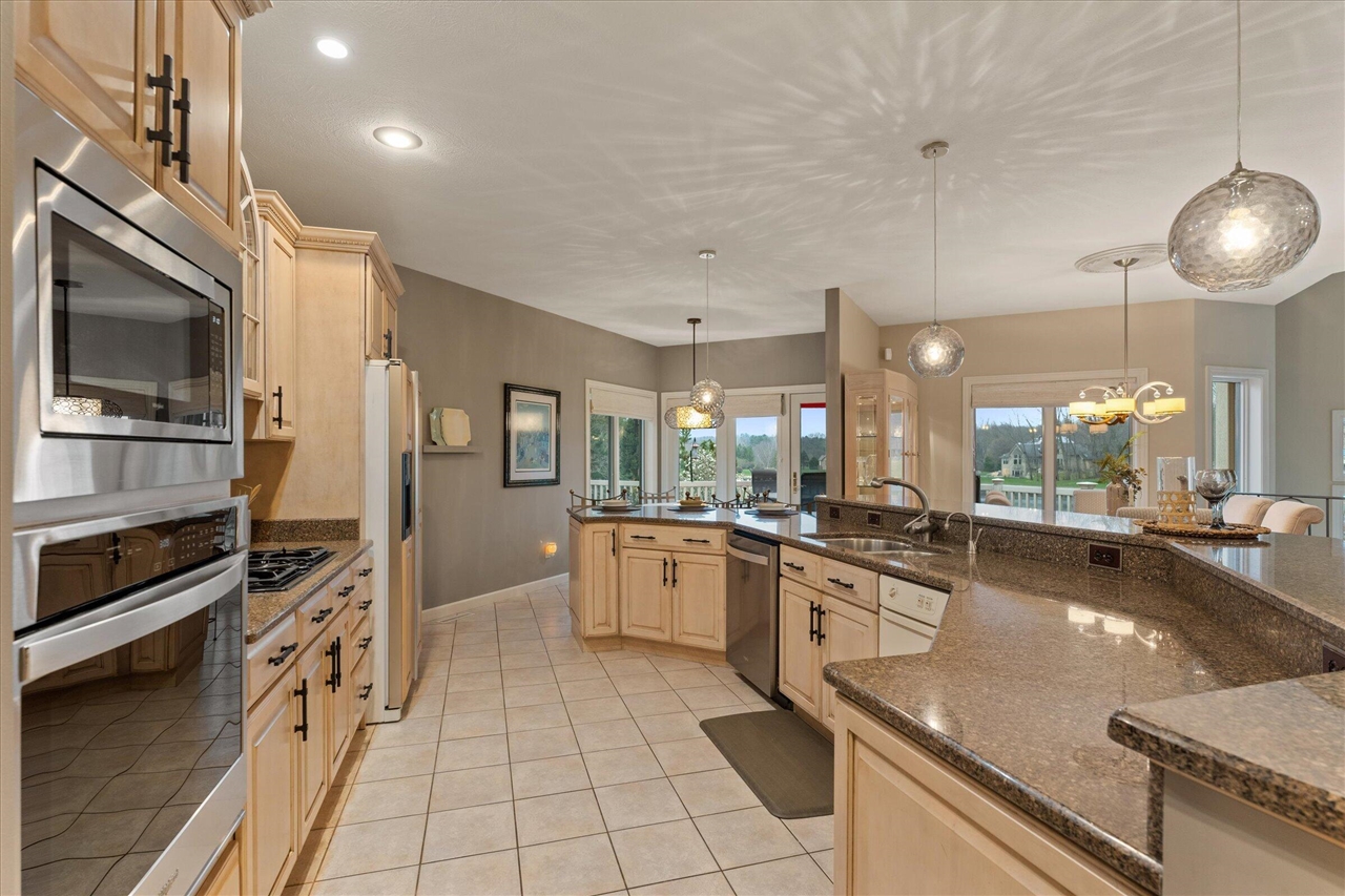 33084 Lake Forest Court, Niles, MI, 49120-7793