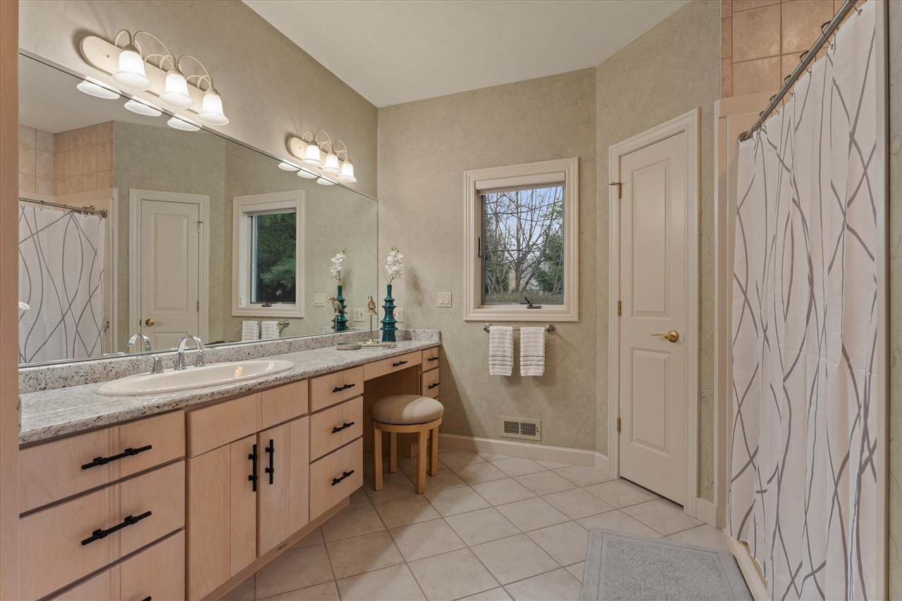 33084 Lake Forest Court, Niles, MI, 49120-7793