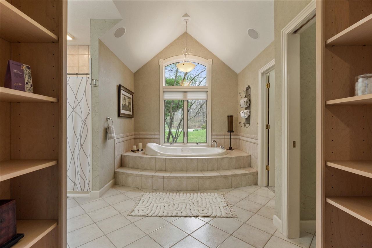 33084 Lake Forest Court, Niles, MI, 49120-7793