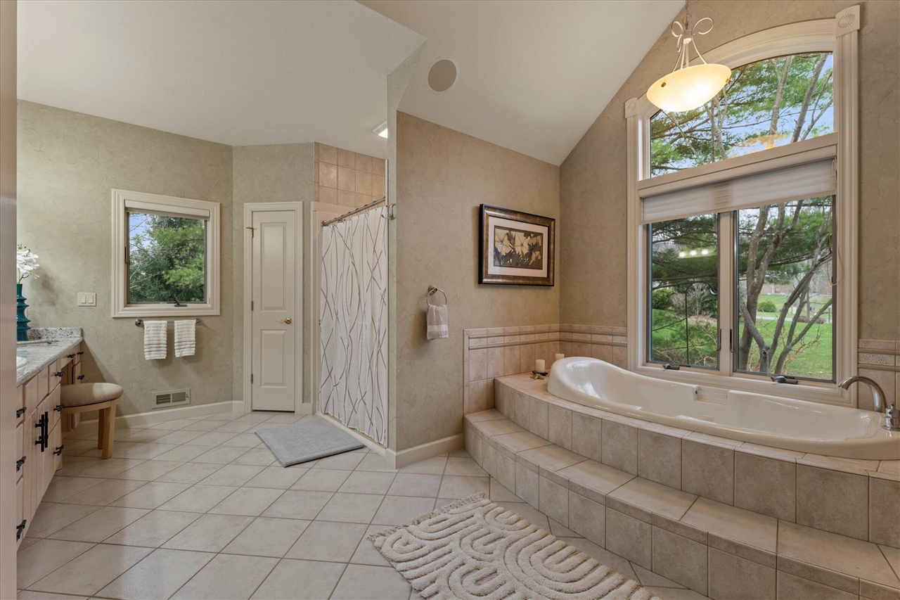 33084 Lake Forest Court, Niles, MI, 49120-7793