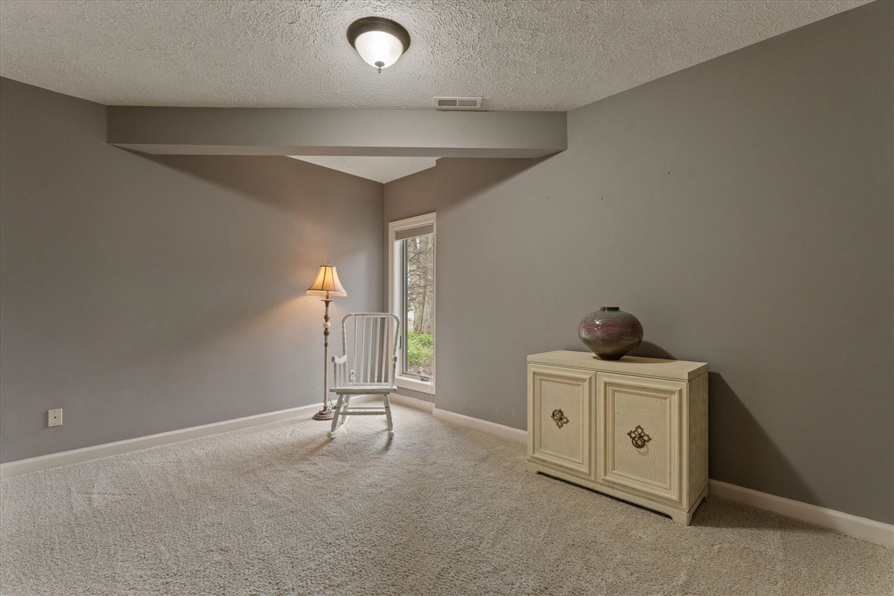 33084 Lake Forest Court, Niles, MI, 49120-7793