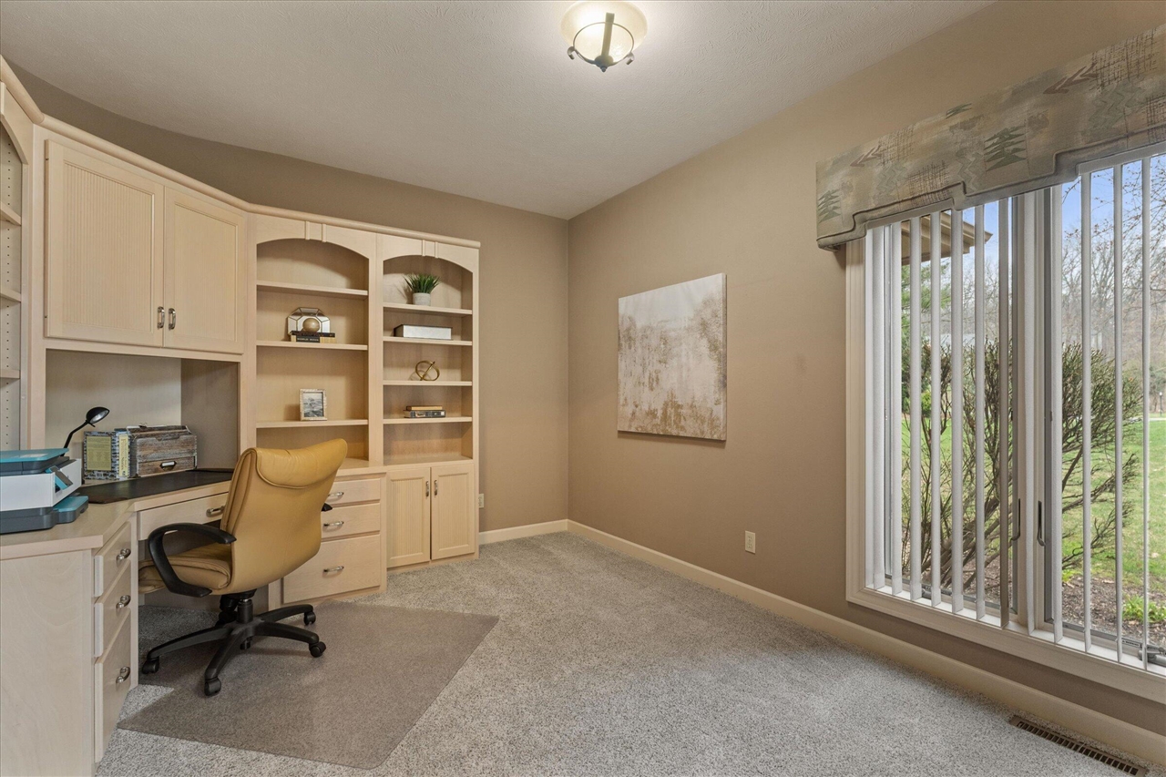 33084 Lake Forest Court, Niles, MI, 49120-7793