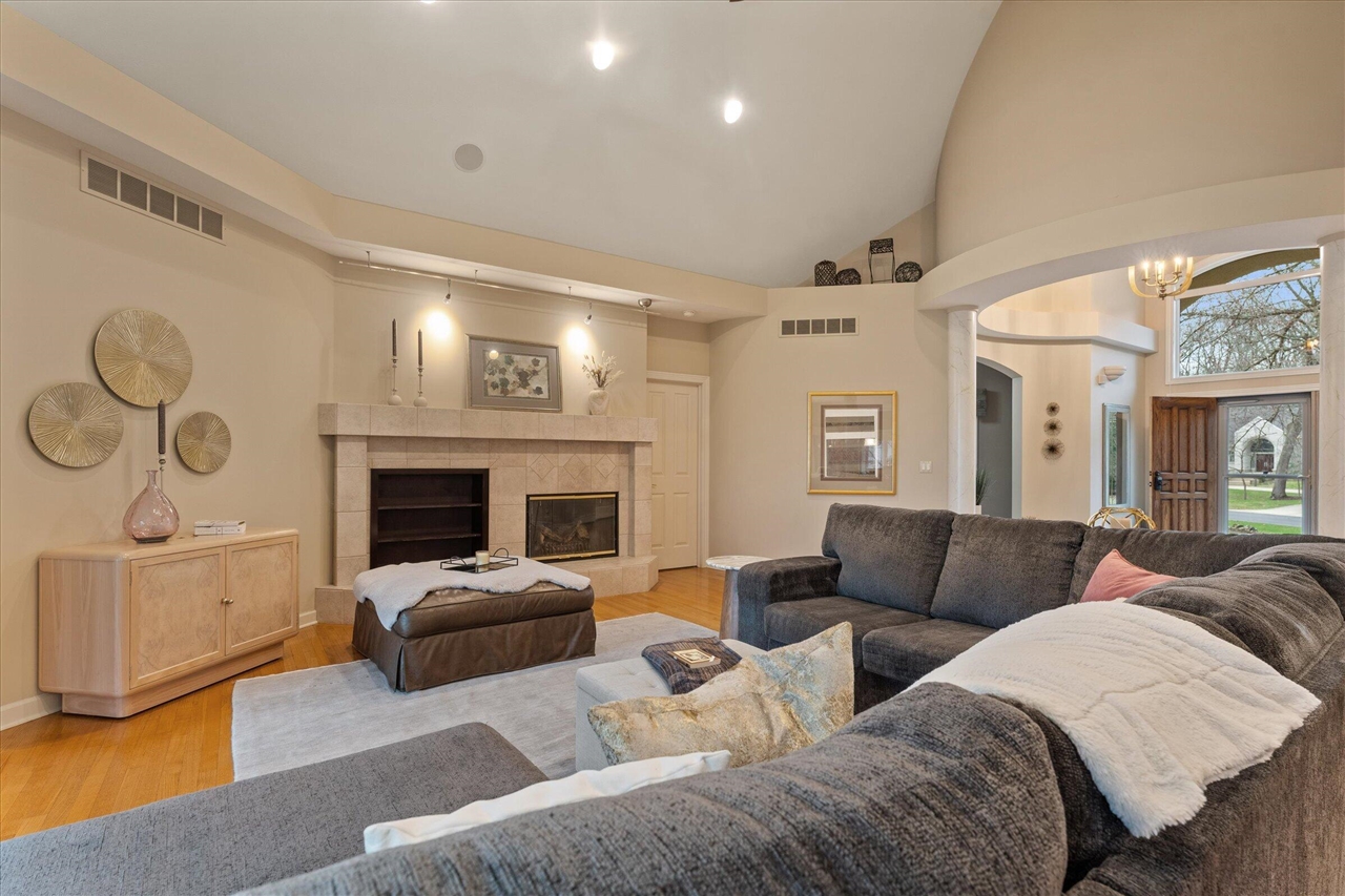 33084 Lake Forest Court, Niles, MI, 49120-7793