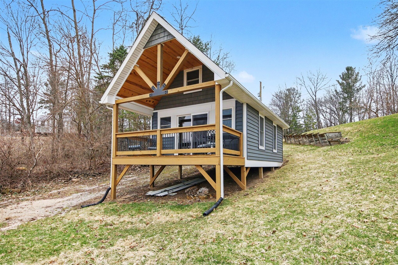 3783 Holiday Drive, Greenville, MI, 48838-9549