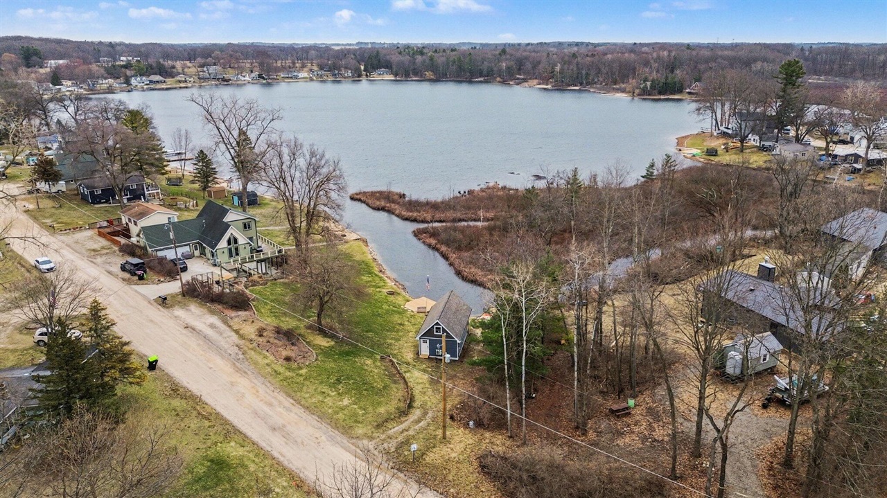 3783 Holiday Drive, Greenville, MI, 48838-9549