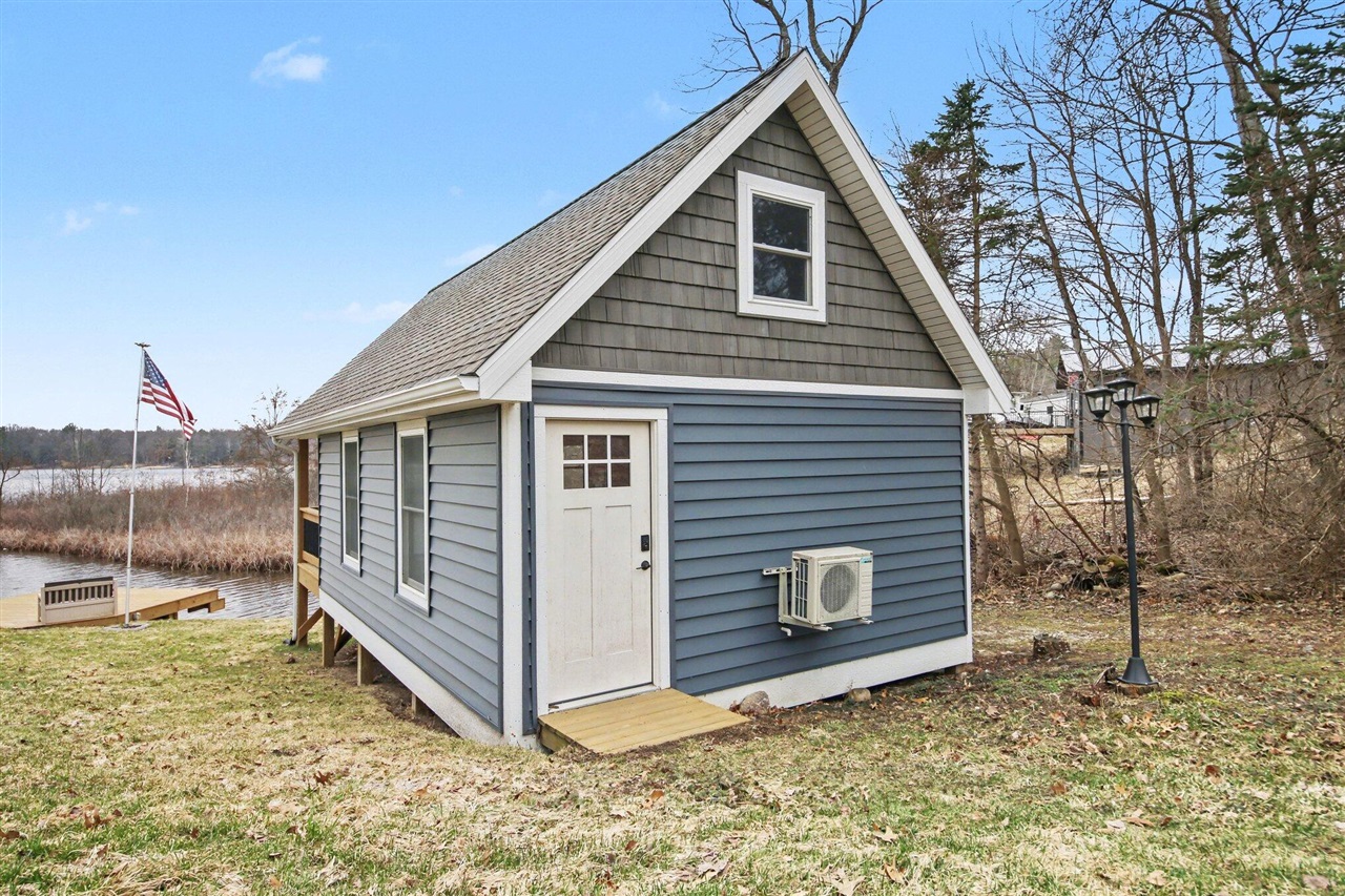 3783 Holiday Drive, Greenville, MI, 48838-9549