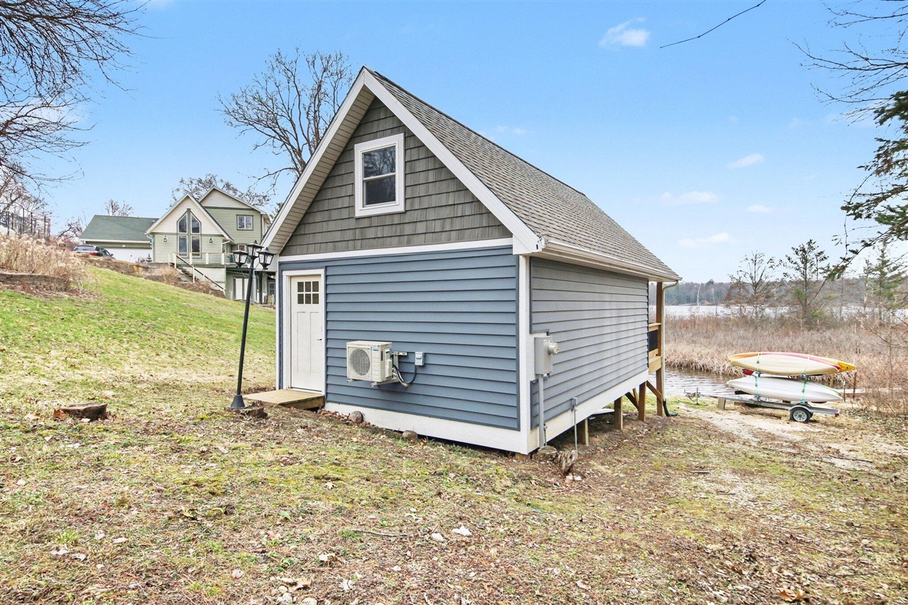 3783 Holiday Drive, Greenville, MI, 48838-9549