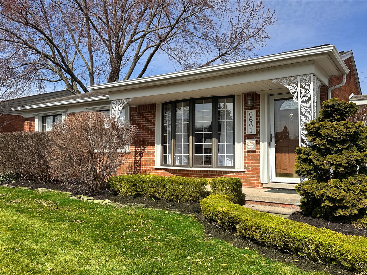 6661 Chirrewa Street, Westland, MI, 48185-9611