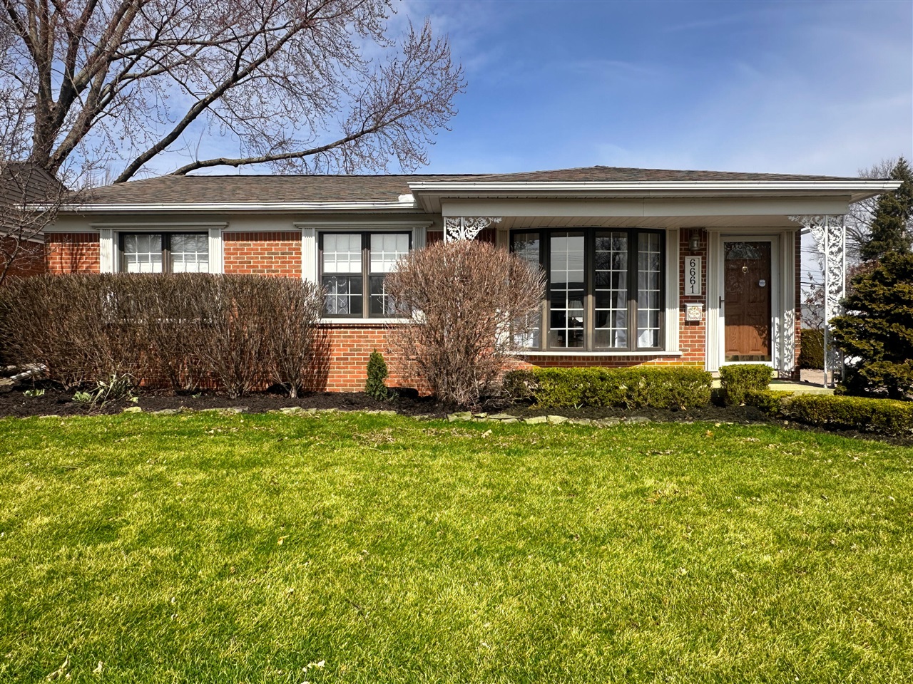 6661 Chirrewa Street, Westland, MI, 48185-9611