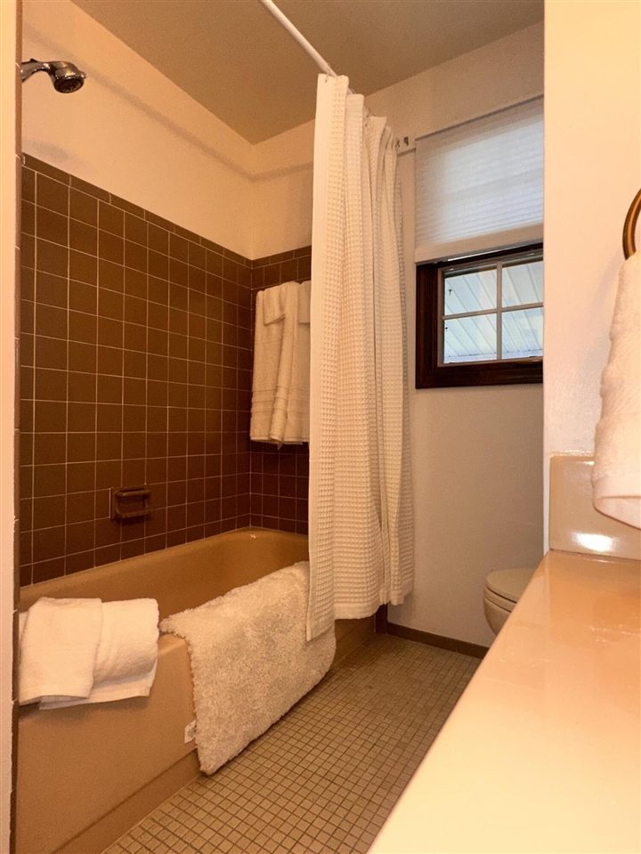 6661 Chirrewa Street, Westland, MI, 48185-9611