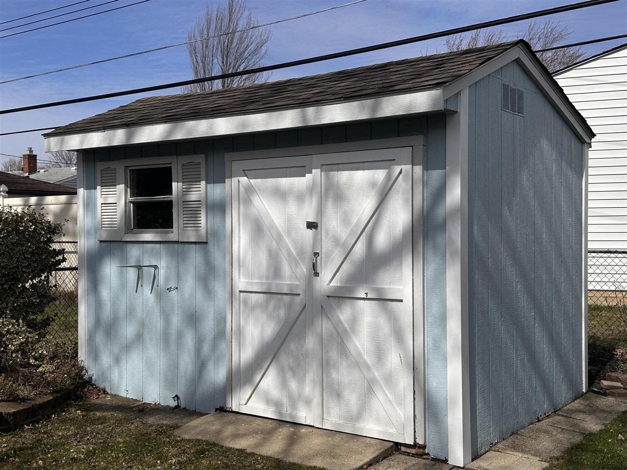 6661 Chirrewa Street, Westland, MI, 48185-9611