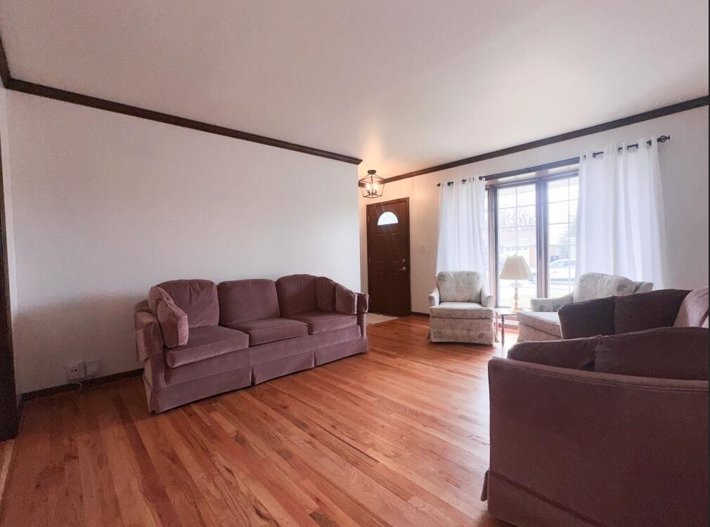 6661 Chirrewa Street, Westland, MI, 48185-9611