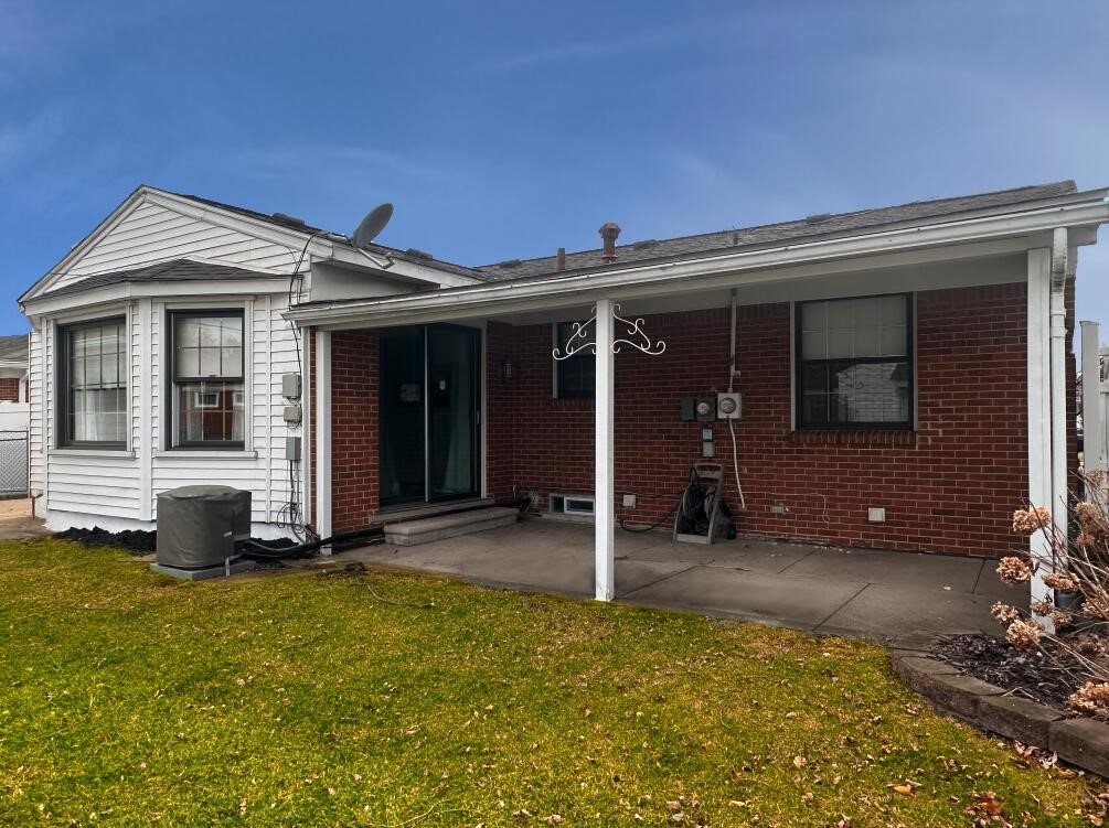 6661 Chirrewa Street, Westland, MI, 48185-9611